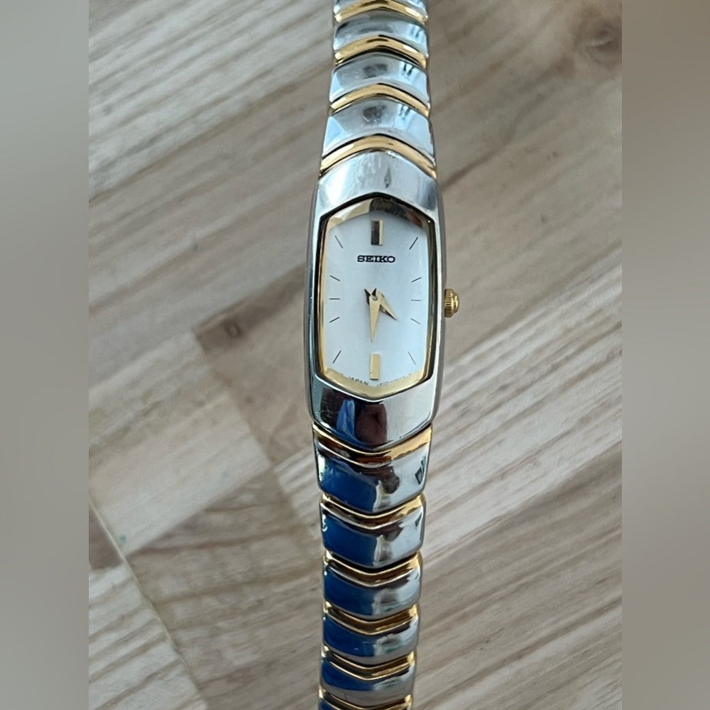Seiko Rare Vintage Ladies Watch Curved Crystal White Dial Two-Tone Bracelet - Picture 5 of 15